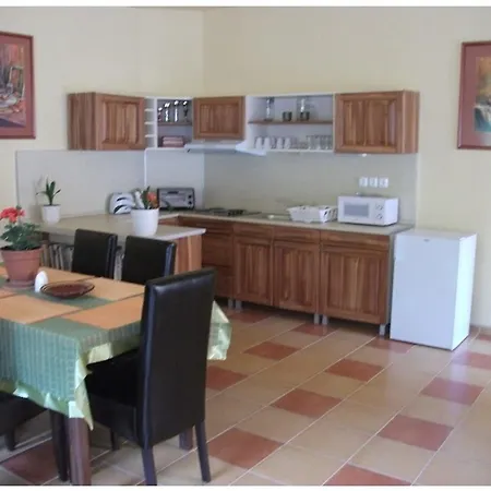 Agi Panzio Bed & Breakfast *